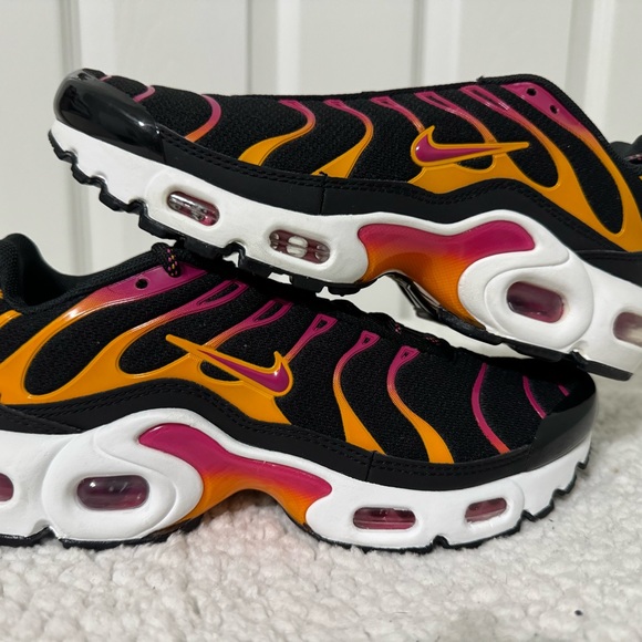 Nike Air Max Plus Black And Active Pink Size 4Y main image 5